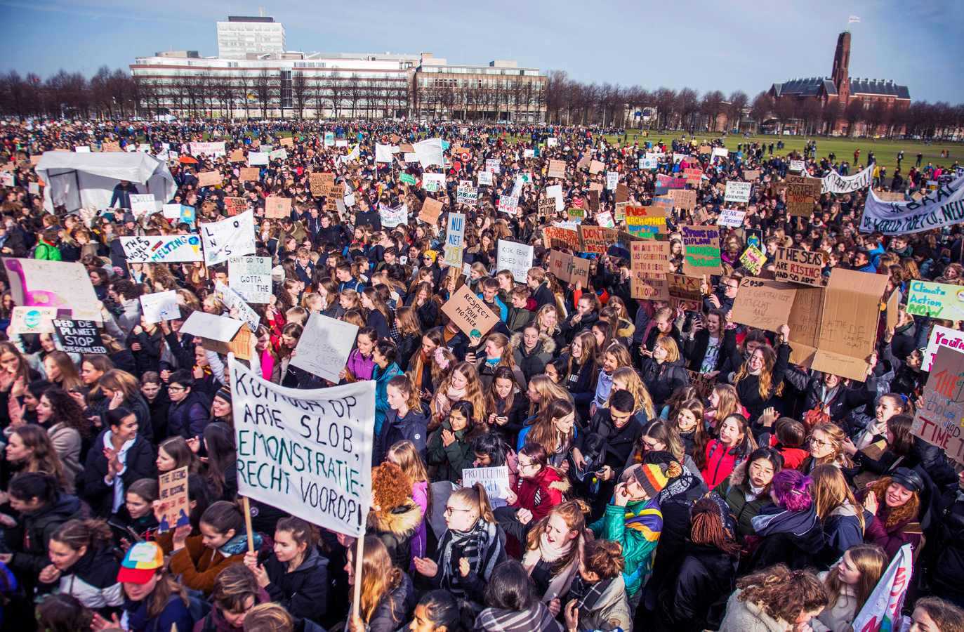 De Maat Is Vol: Jonge Mensen Demonstreren Voor Het Klimaat